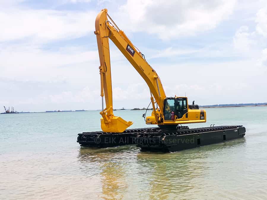 EIK-AM350-Amphibious-with-PC350-at-beach-maintenance-job